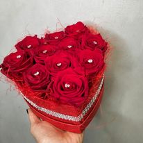 SCATOLA A CUORE DI ROSE ROSSE