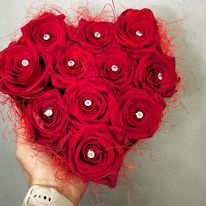 SCATOLA A CUORE DI ROSE ROSSE