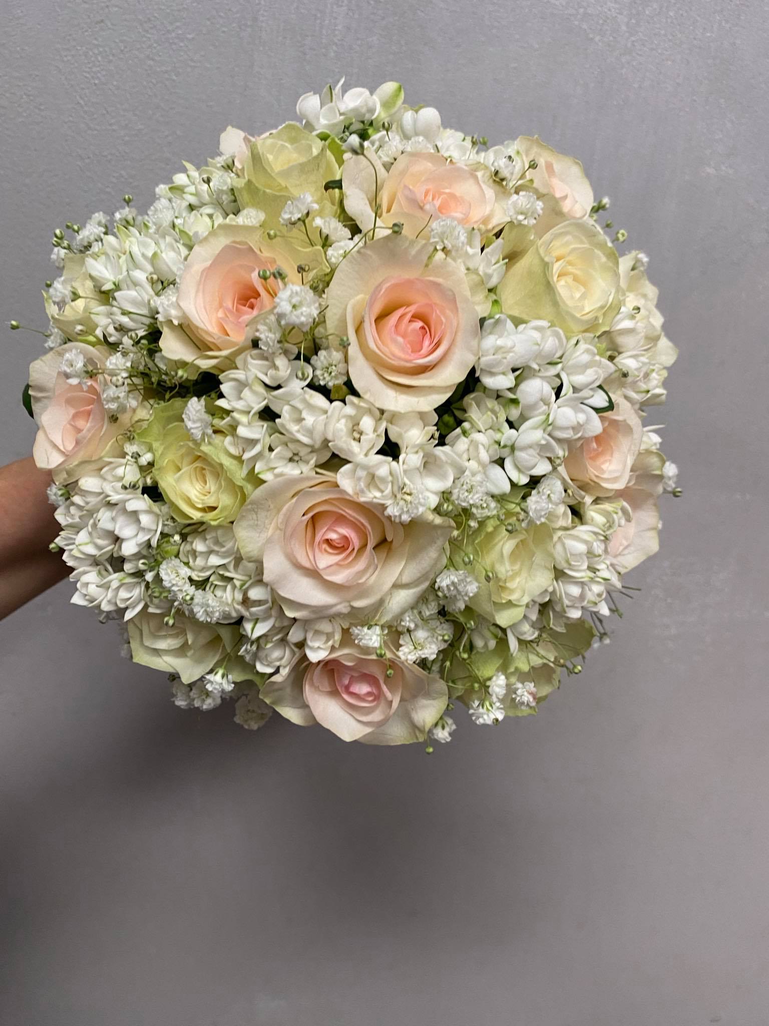 Bouquet da Sposa con Rose e Bouvardia